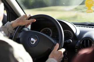 Pour réduire le risque d'accident chez les seniors, le BPA recommande notamment l’instauration de zones 30. Conduire moins vite réduit notamment la charge mentale, ce qui est bénéfique, en particulier pour les automobilistes âgés, souligne-t-il....